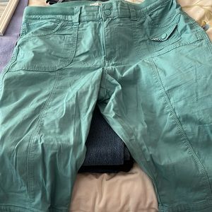Turquoise Lee comfort capris.  Never worn.   Forgot I had them.